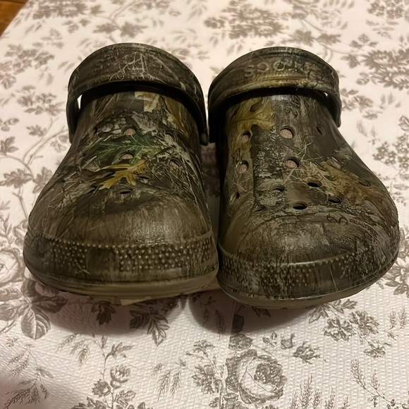 Crocs Classic Lined Real Tree Camo Clogs - Picture 2 of 7